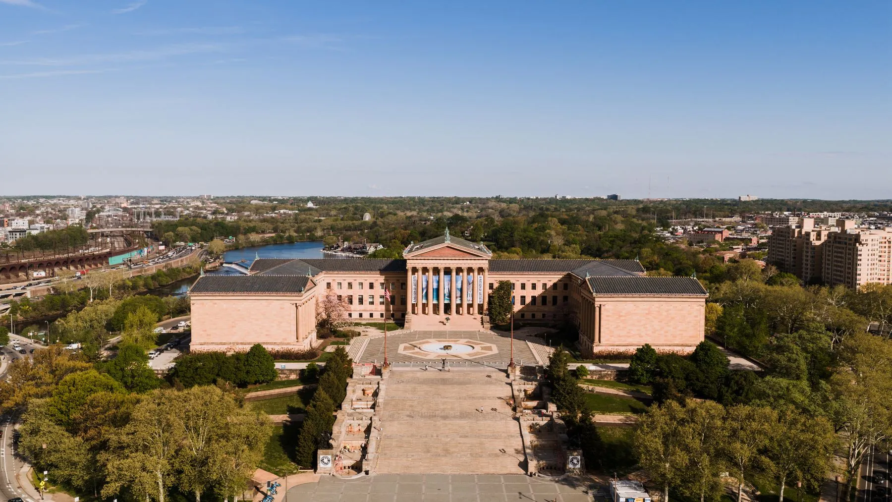 Aerial view of the Philadelphia Museum of Art and Eakins Oval, the start, finish and secure zone all sit on this stretch of the Benjamin Franklin Parkway.
